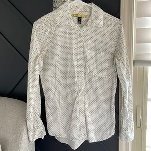Aeropostale white with black dot shirt
